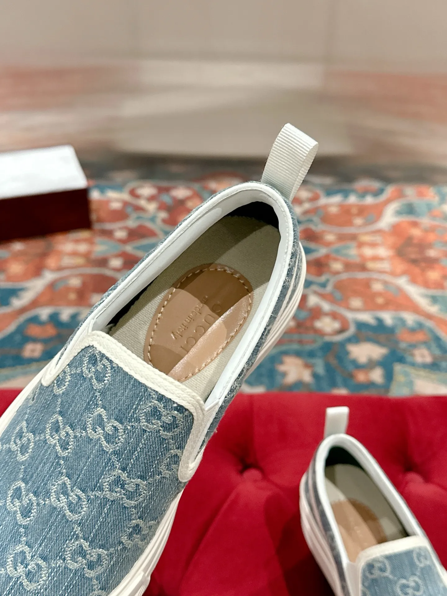 👟👟Ex-factory price 520👟👟 Women's models are new🆕 Arrival Gucci tennis 1977 classic Loft series canvas shoes... 2025 hot recommended model, G+1977×Disney cooperation series... GG canvas is made of finished products and incorporates brand elements. The retro style is rich, the classics and feelings are perfect for recall! Each color fabric developed by the original version is customized by the original version, and we pursue the ultimate in large-scale products! Market-level top version ⚠ Fabric: Customized GG cloth electric embroidery/5D washed distressed canvas Lining: Customized terry cloth lining (the feet are fitted and cannot be disassembled) Outsole: Original molded TPU two-color outsole Size: 35-40 (41 customized)